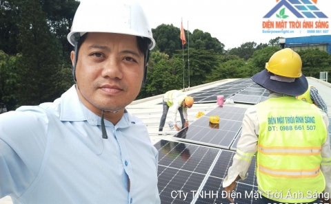 Hệ thống điện mặt trời bám tải